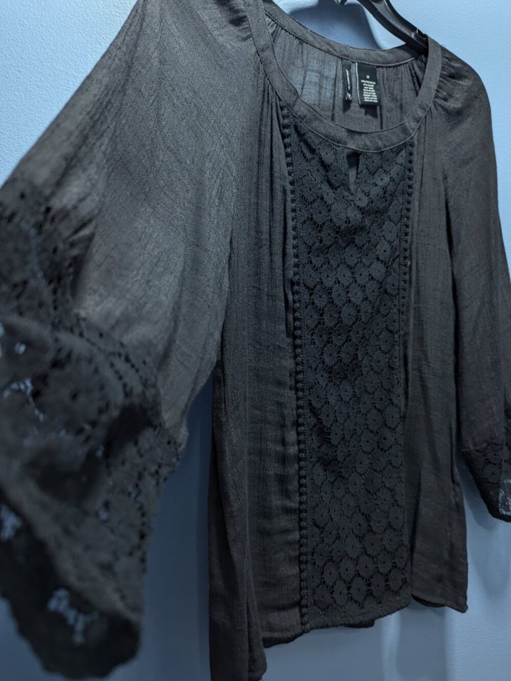 New Directions Black Lace Pattern Trim Blouse Size M - Picture 3 of 4